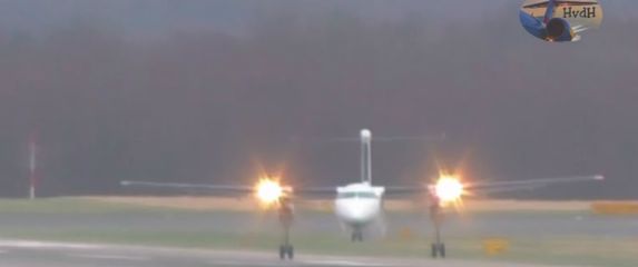 Spretni je pilot uspješno spustio zrakoplov Bombardier Q400 (FOTO: YouTube/Screenshot)