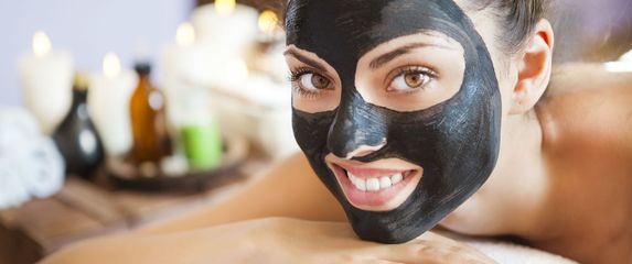 Kupci se kunu u učinkovitost maske s Amazona