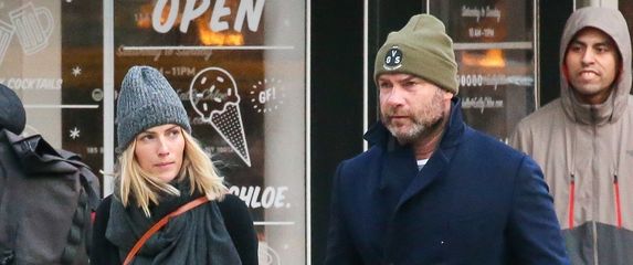 Liev Schreiber i Taylor Neisen (Foto: Profimedia)