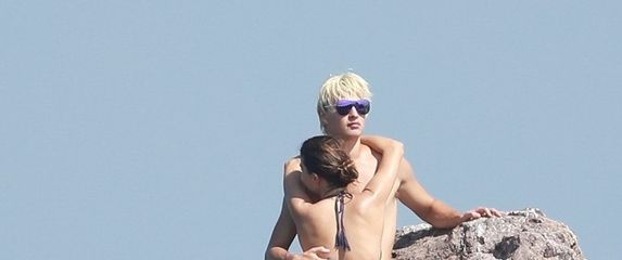 Ansel Elgort i Violetta Komyshan (Foto: Profimedia)