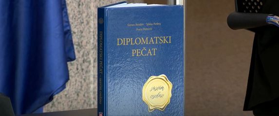 Predstavljena knjiga Diplomatski pečat - 1