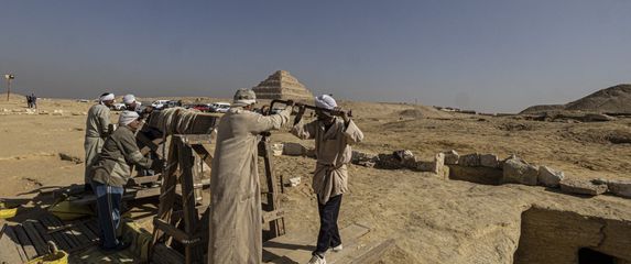 Arheolozi na mjestu otkrića u Saqqari