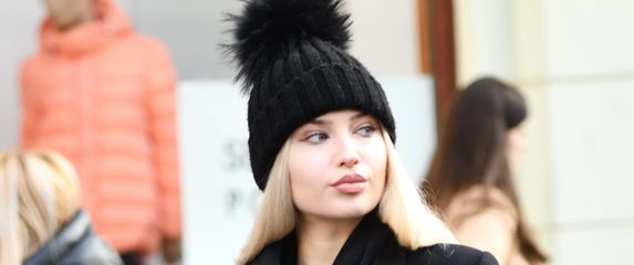 U crnoj kombinaciji žena uvijek izgleda dotjerano