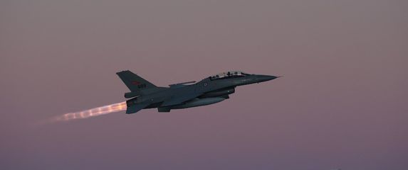 Borbeni avion F-16