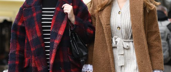 Pletene haljine hit su svake zime na zagrebačkim ulicama