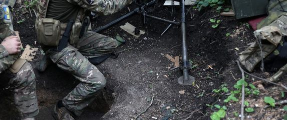 Ukrajinski vojnici na bojištu u blizini Bahmuta