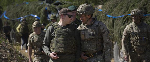 Estonski ministar obrane Hanno Pevkur u obilasku NATO-ovih vježbi u Estoniji