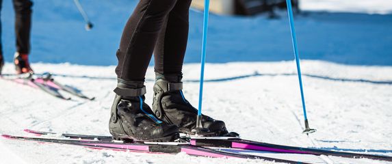 Žena na skijama