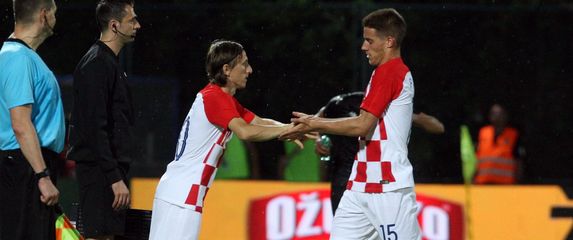 Luka Modrić i Mario Pašalić 2019. protiv Tunisa