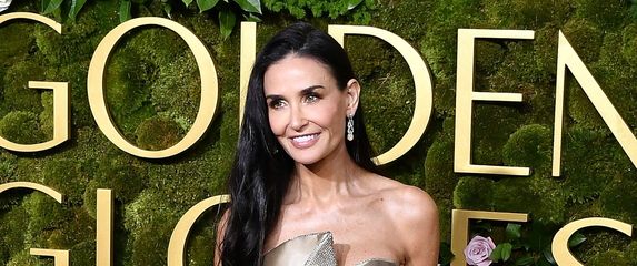 Demi Moore u haljini Armani Prive na 82. dodjeli nagrade Zlatni globus - 6