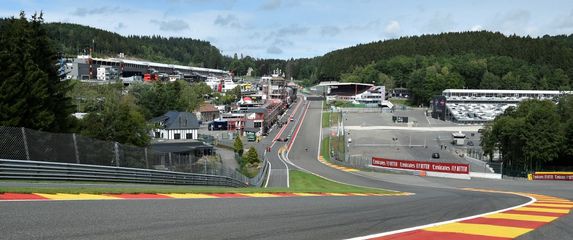 Zavoj Eau Rouge na stazi Spa-Francorchamps