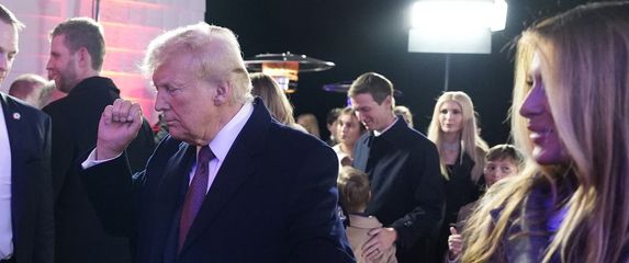 Donald i Melanija Trump na privatnoj zabavi u Sterlingu, Virginija