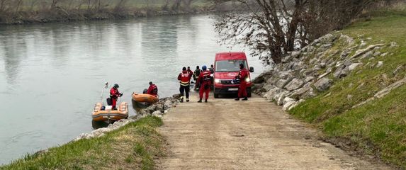Potraga za djevojčicom u rijeci Savi