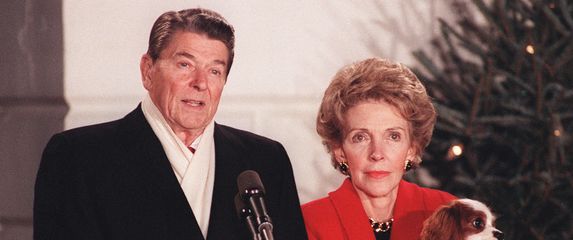 Ronald i Nancy Reagan sa svojim psom Rexom