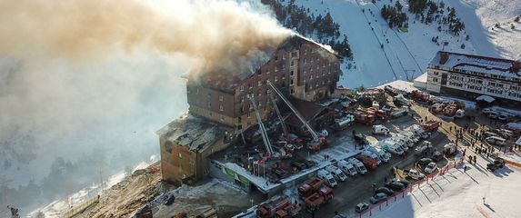 Požar u hotelu na skijalištu u Turskoj - 3