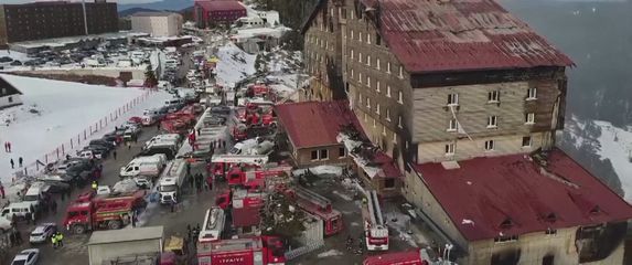 Požar u hotelu na skijalištu u Turskoj - 1