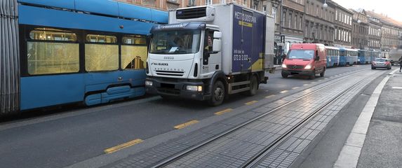 U Zagrebu se sudarili tramvaj i kamion - 1