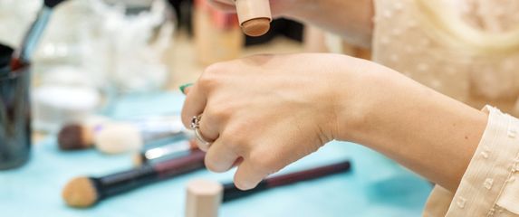 Konturiranje je tehnika šminkanja koju obožava velik broj žena