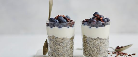 Chia puding s jogurtom bez laktoze i borovnicama