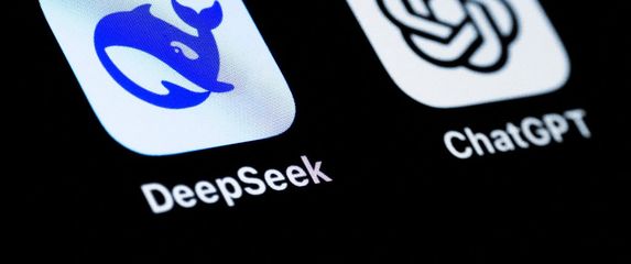 Aplikacije DeepSeek i ChatGPT