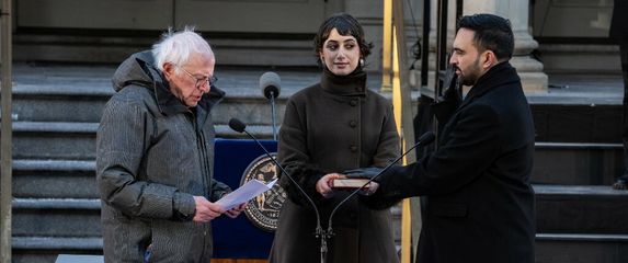 Prisegnuo novi gradonačelnik New Yorka Zohran Mamdani - 3