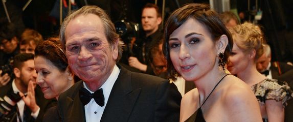 Tommy Lee Jones, Victoria Jones