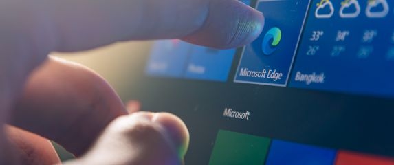 Laptop s Windowsima, ilustracija