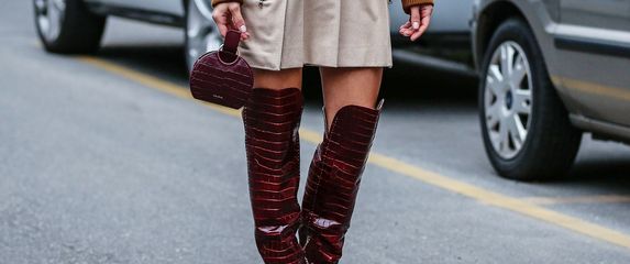 Čizme s krokodilskom teksturom