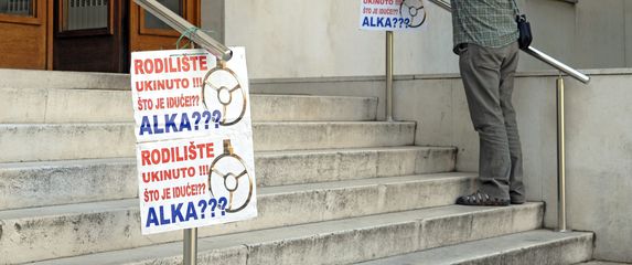 Zatvaranje rodilišta u Sinju 2011. godine