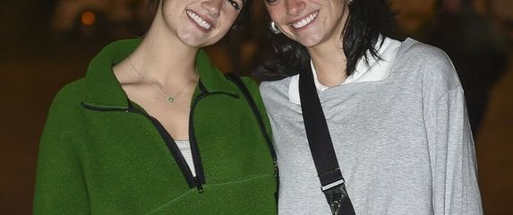 Dixie i Charli D'Amelio - 1