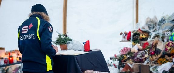 Upisivanje u knjigu žalosti