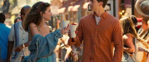 Emily Bader, Tom Blyth