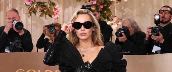 Miley Cyrus u haljini modne kuće Saint Laurent