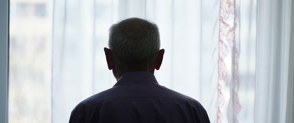 Ilustracija: stariji muškarac