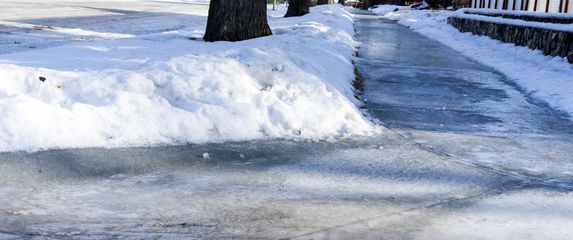 Ilustracija; Led na cesti