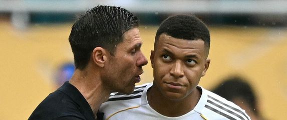 Xabi Alonso i Kylian Mbappe
