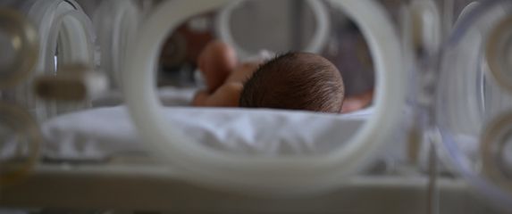 Beba u bolnici, ilustracija