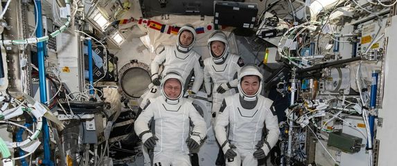 Mike Fincke, Oleg Platonov, Zena Cardman i Kimiya Yui