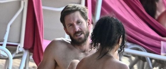 Calvin Harris, Vick Hope