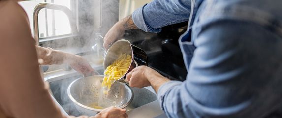 Ne izlijevajte kipuću vodu u sudoper