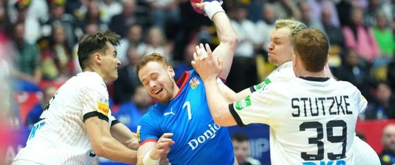 Tomaš Piroch (u sredini)