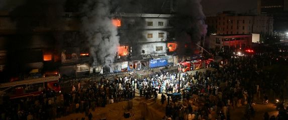 Požar u trgovačkom centru u Karačiju - 2