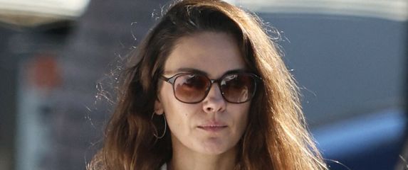 Mila Kunis u opuštenom modnom izdanju - 5