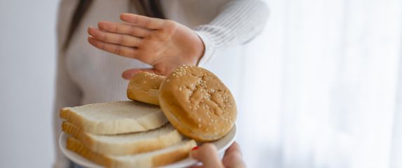 Djevojka odbija kruh i pecivo, ilustracija