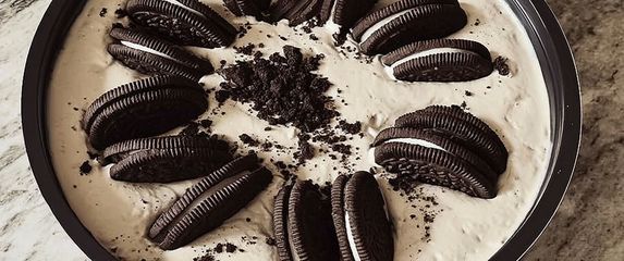 Viralni recept za cheesecake od grčkog jogurta i keksa