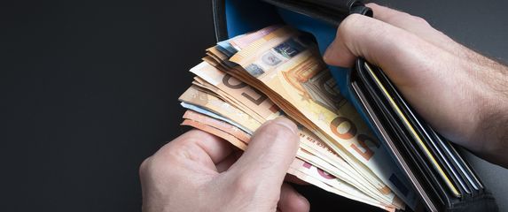 Euri u novčaniku, ilustracija