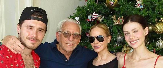 Brooklyn i Nicola Peltz Beckham s njenim roditeljima