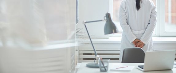 Liječnica u ordinaciji, ilustracija