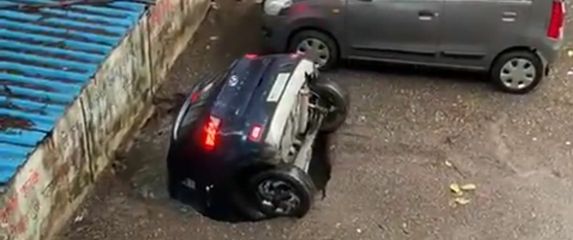 Rupa na parkiralištu