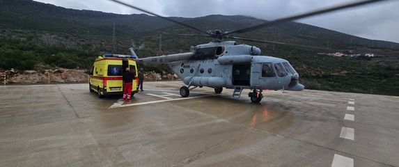 Vojni piloti helikoptera HRZ-a pomogli trudnici